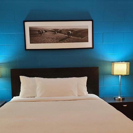 Roadking Inns Motel YYC Екстериор снимка