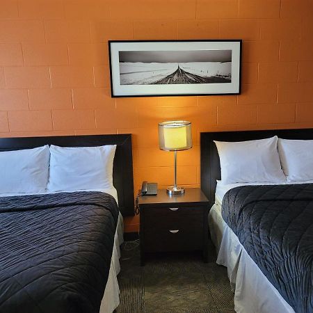 Roadking Inns Motel YYC Екстериор снимка