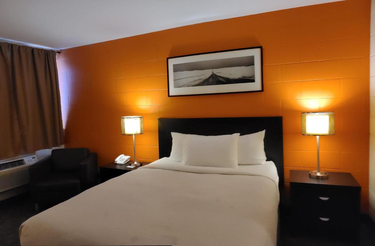 Roadking Inns Motel YYC Екстериор снимка