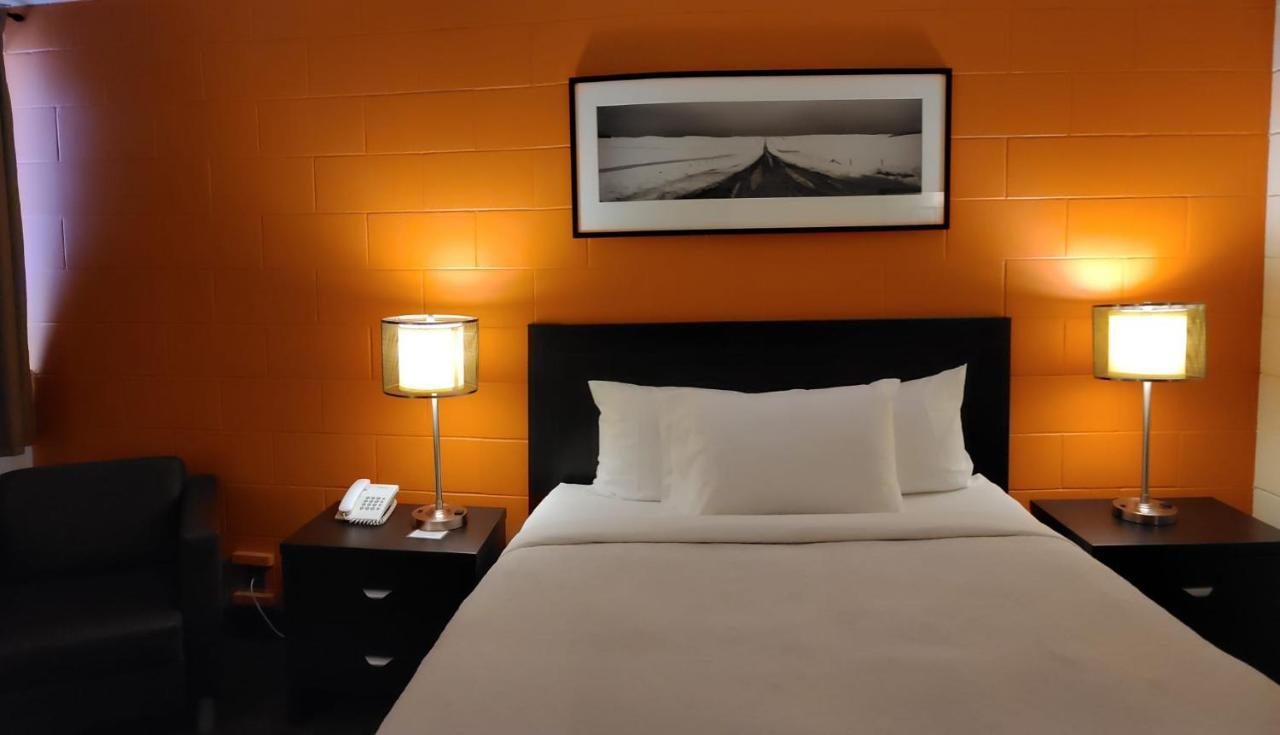 Roadking Inns Motel YYC Екстериор снимка