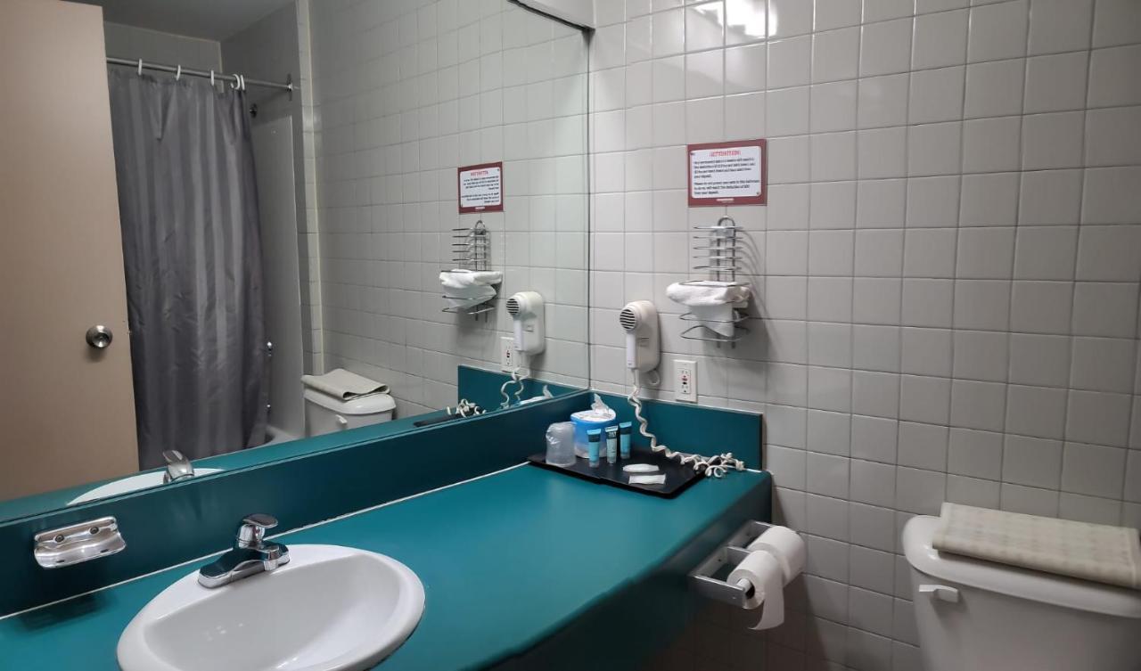 Roadking Inns Motel YYC Екстериор снимка