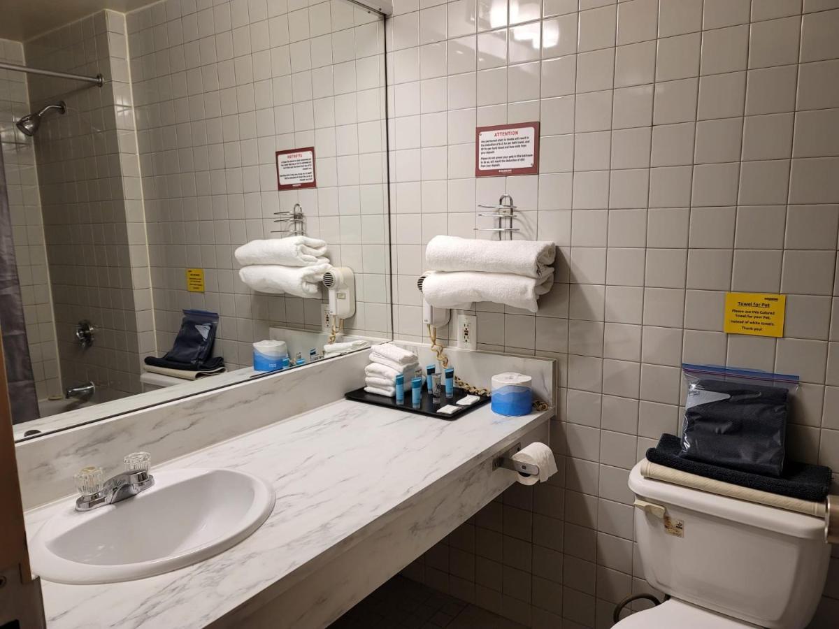 Roadking Inns Motel YYC Екстериор снимка