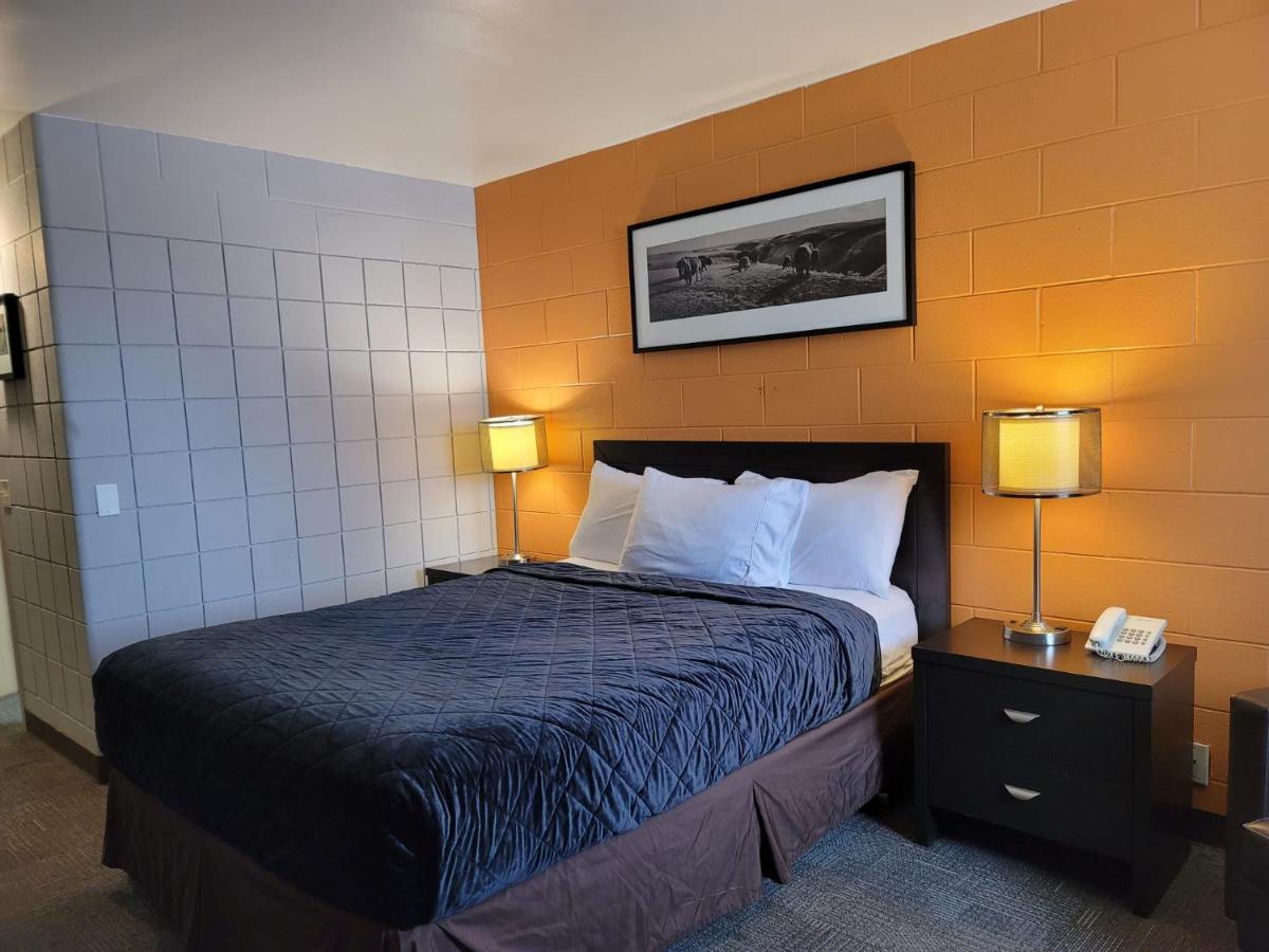 Roadking Inns Motel YYC Екстериор снимка